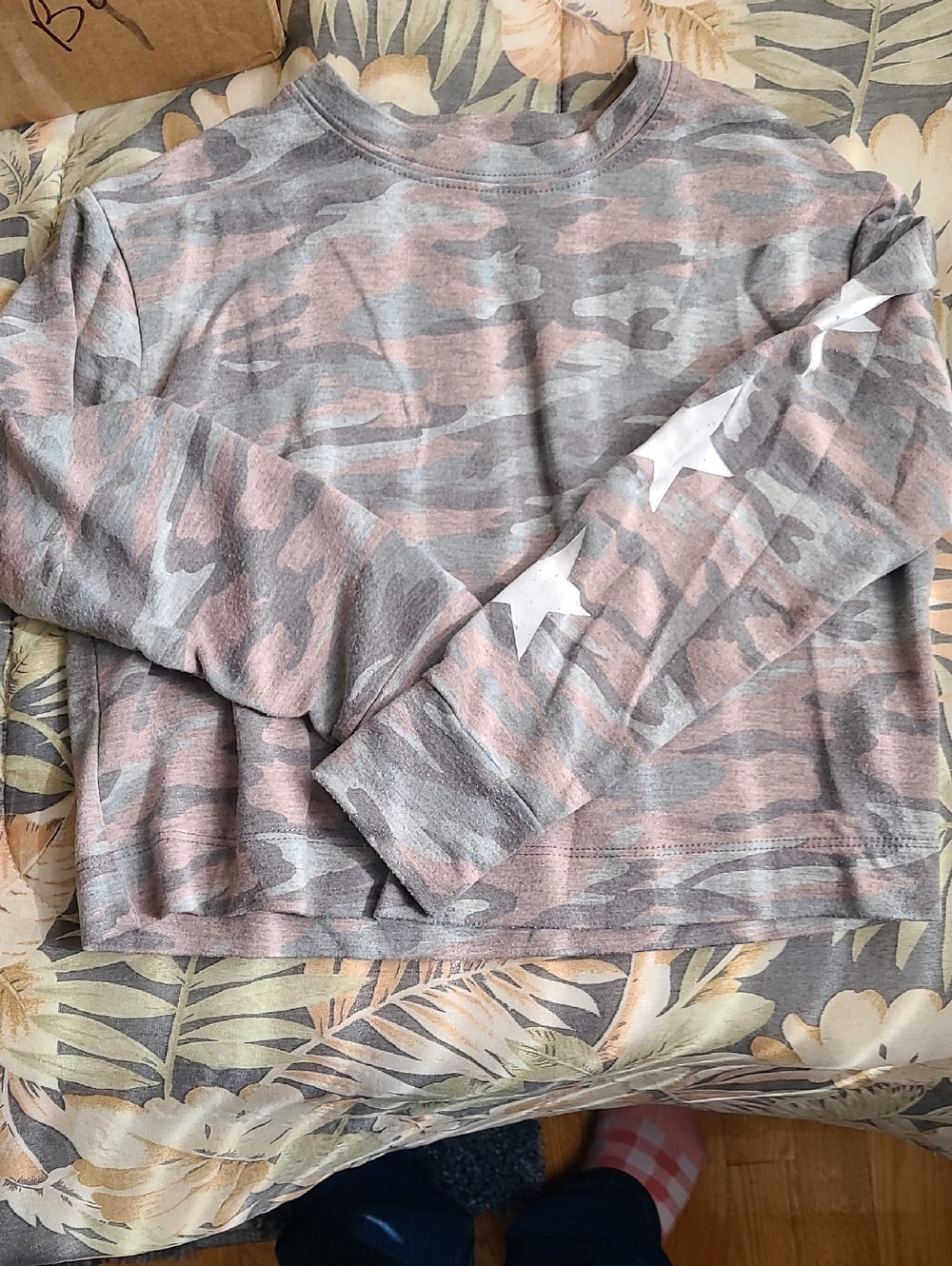 Girls' Long Sleeve Camo Tee with Star Sleeve Detail - Gray & Peach